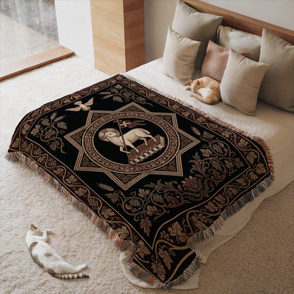 Luxurious Decorative Blanket with Intricate Pattern Design