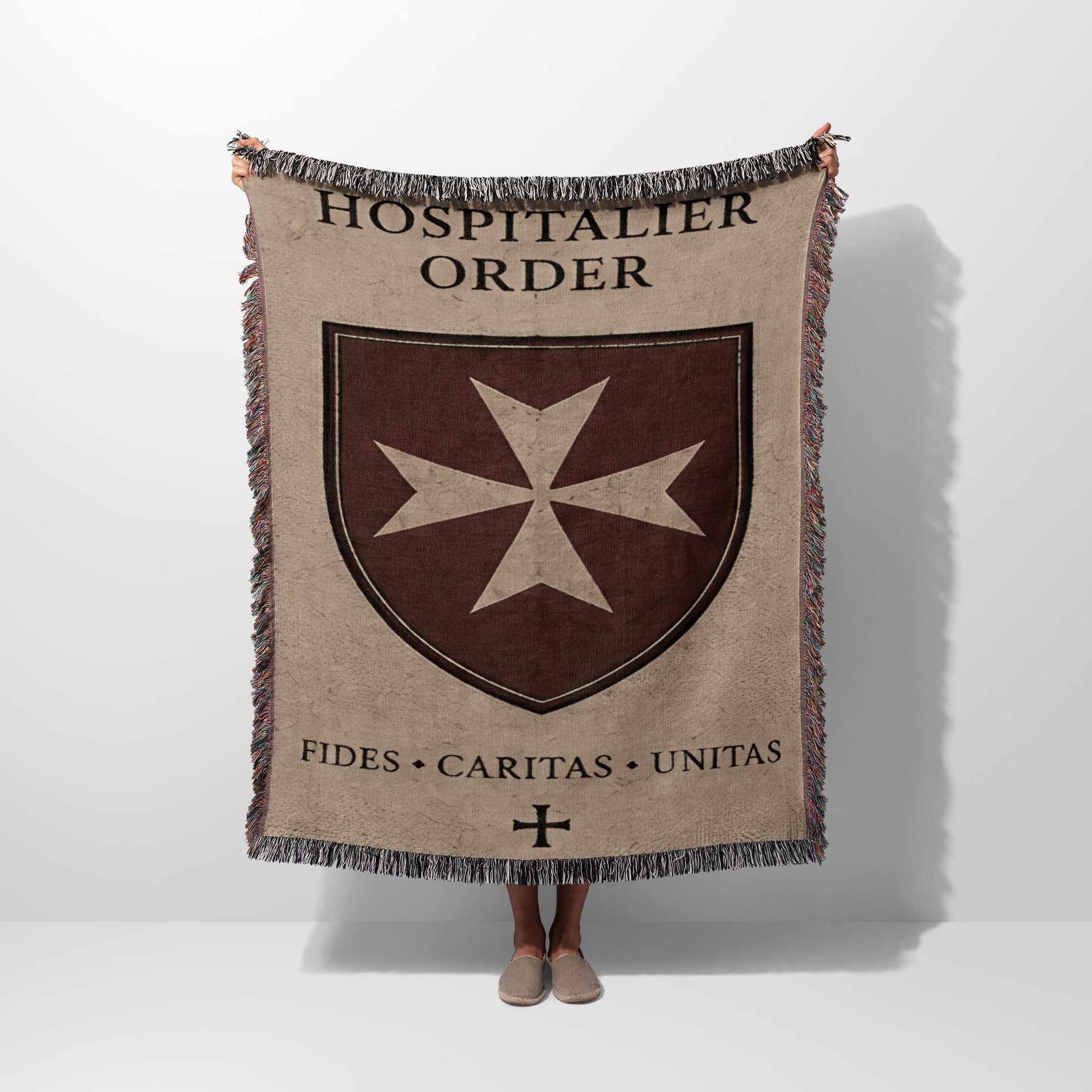 Hospitalier Order crest with Latin motto on a woven blanket.